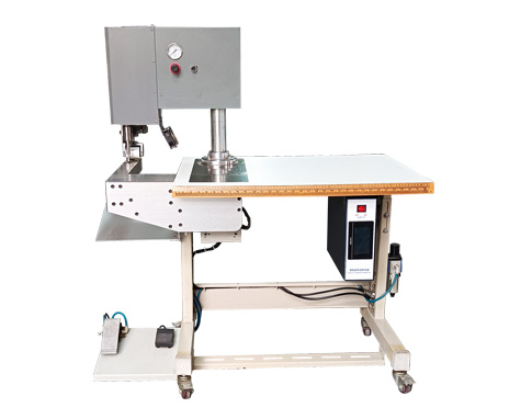 無縫服飾超聲波縫紉機(jī)服裝設(shè)備